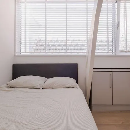 Appartement One Bedroom With Sloped Ceiling Rotterdam