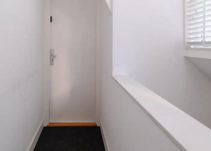 Apartman One Bedroom With Sloped Ceiling *